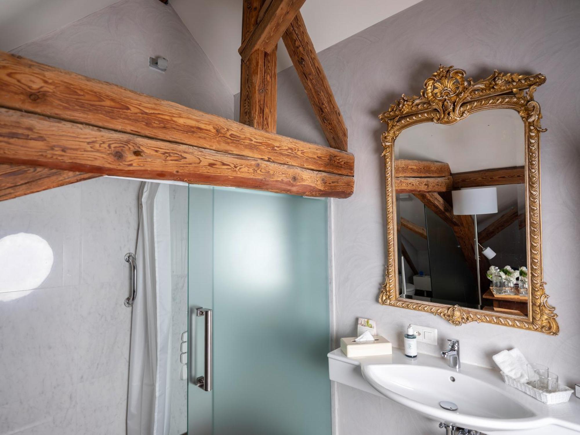 Romantik Hotel De L'Ours Sugiez エクステリア 写真