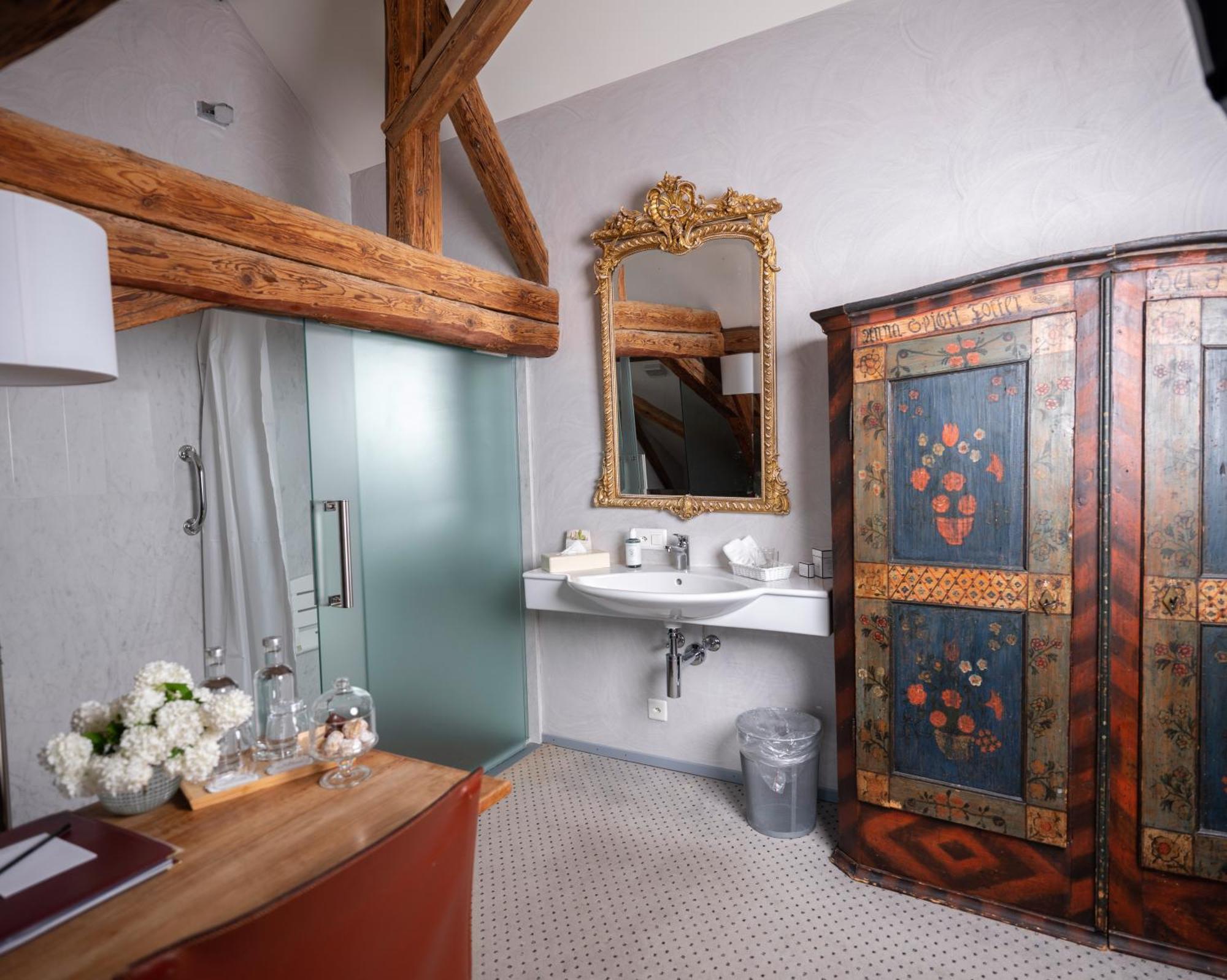 Romantik Hotel De L'Ours Sugiez エクステリア 写真