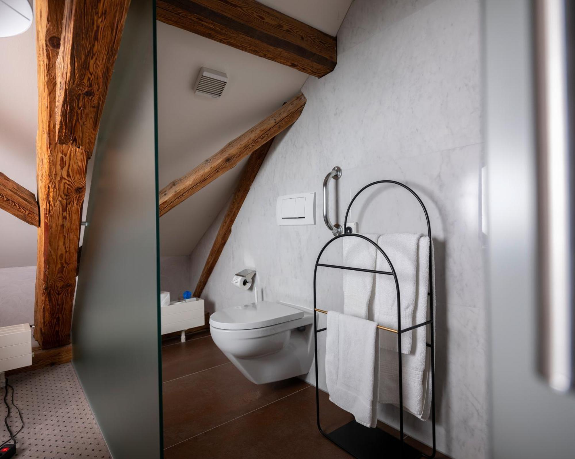 Romantik Hotel De L'Ours Sugiez エクステリア 写真