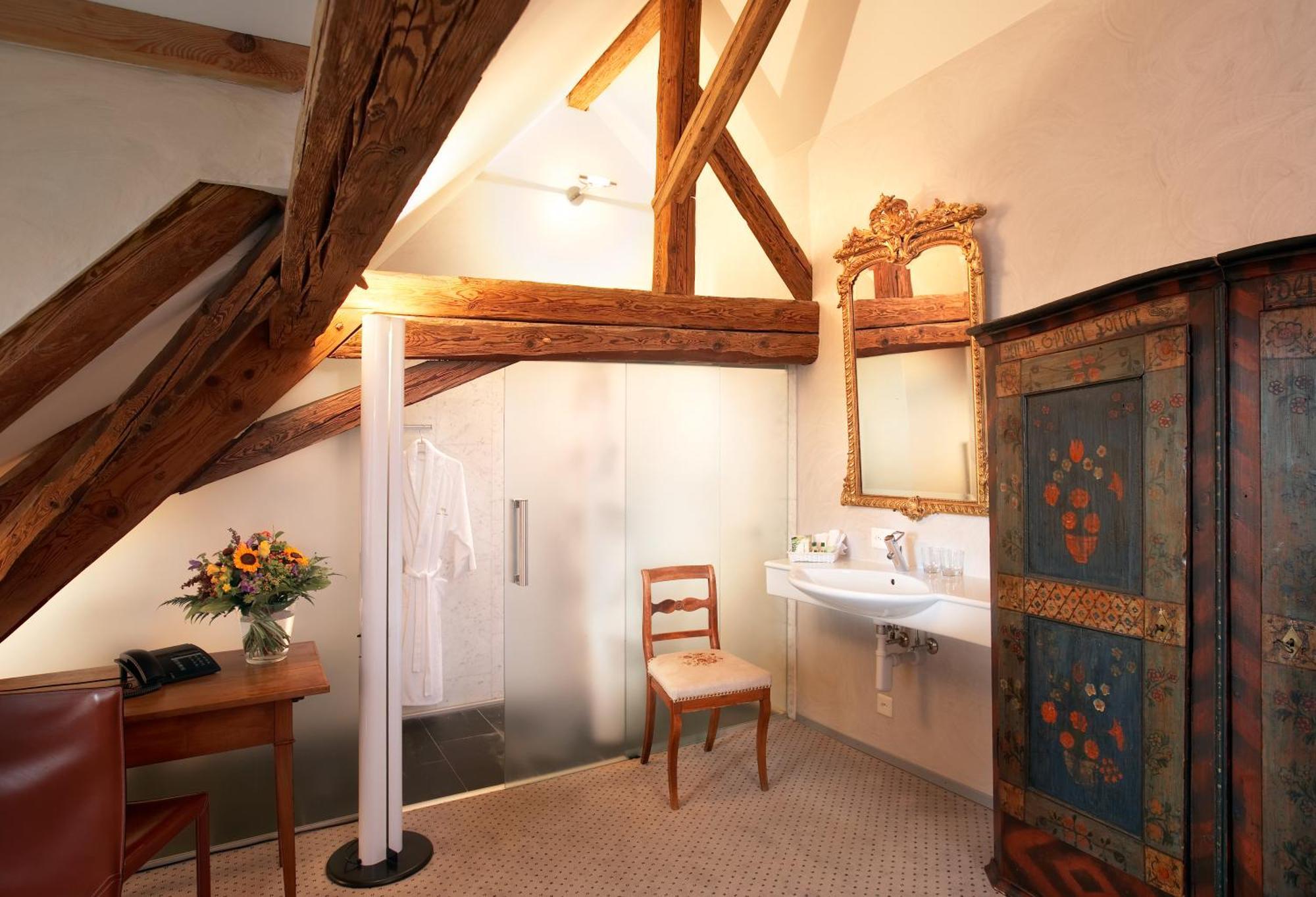 Romantik Hotel De L'Ours Sugiez エクステリア 写真