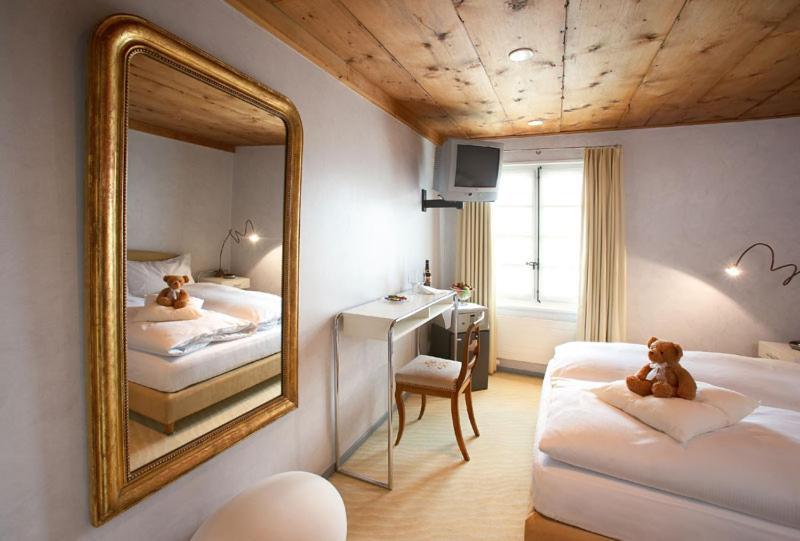Romantik Hotel De L'Ours Sugiez エクステリア 写真