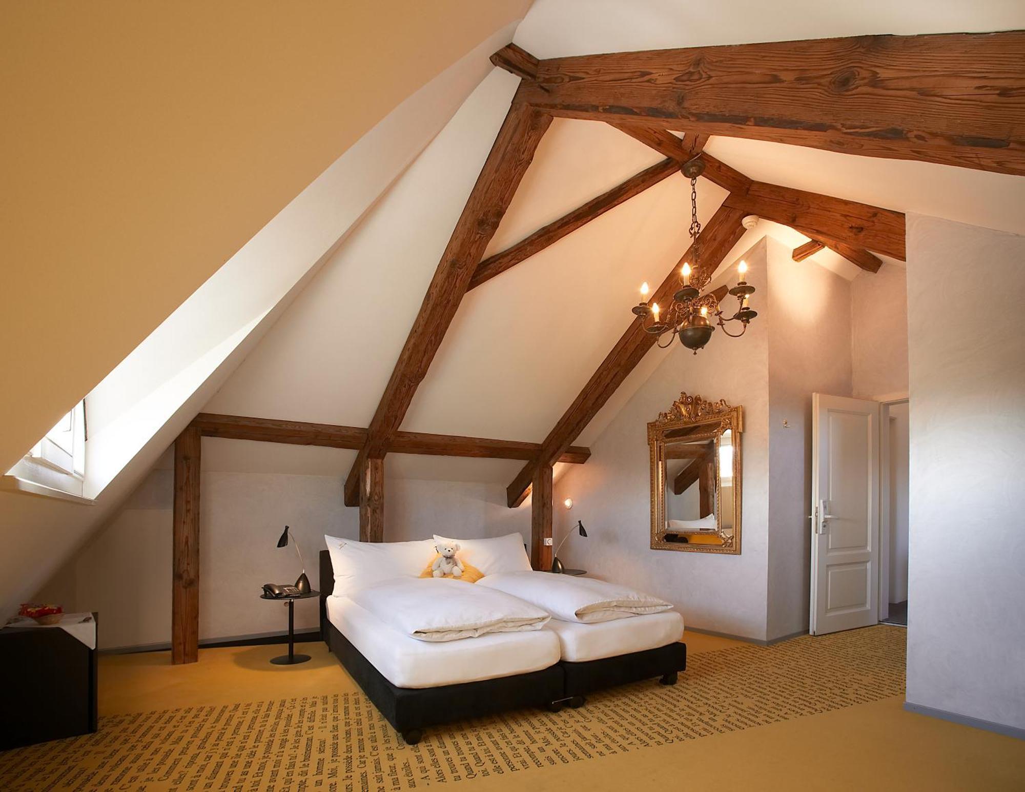 Romantik Hotel De L'Ours Sugiez エクステリア 写真
