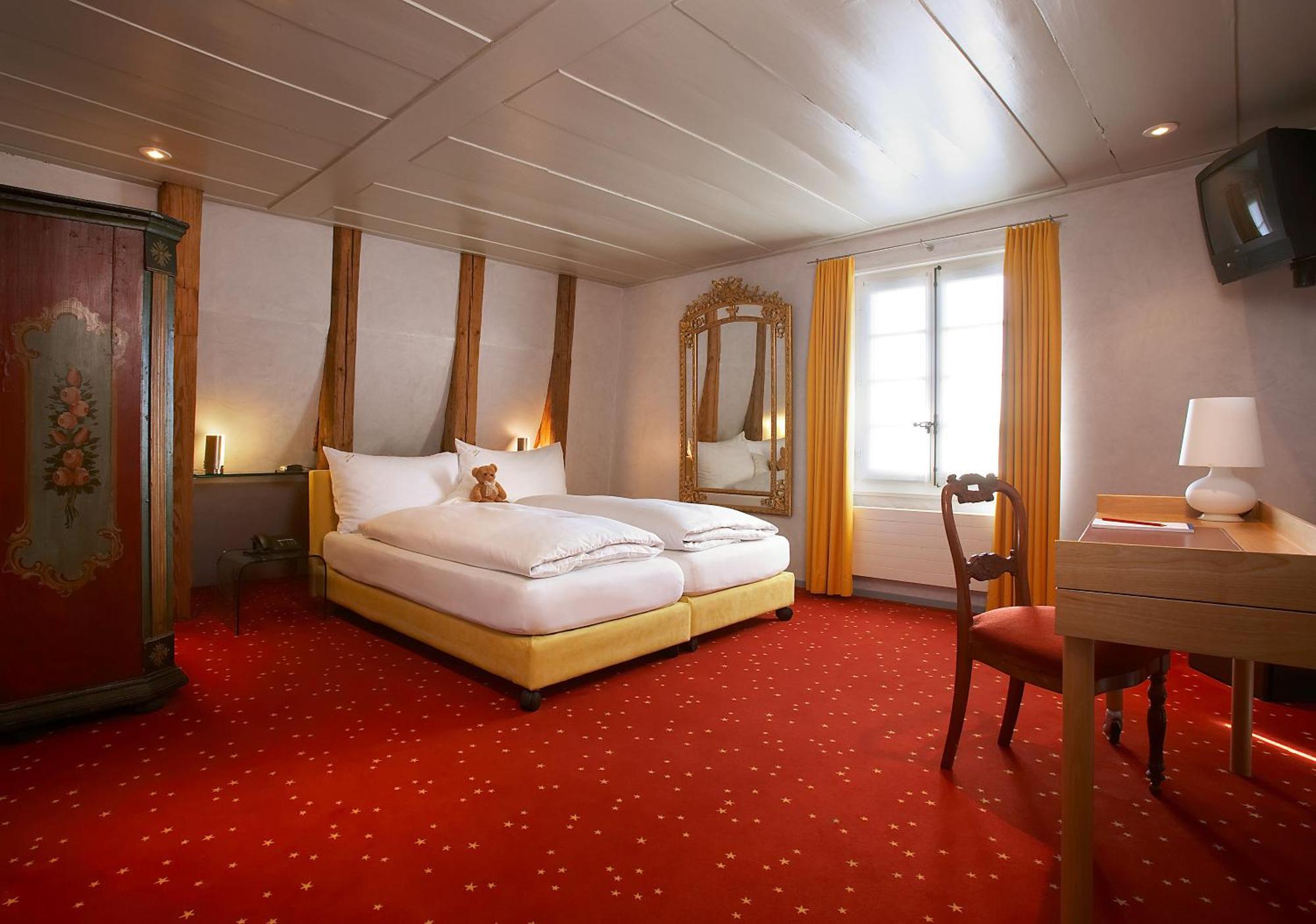 Romantik Hotel De L'Ours Sugiez エクステリア 写真