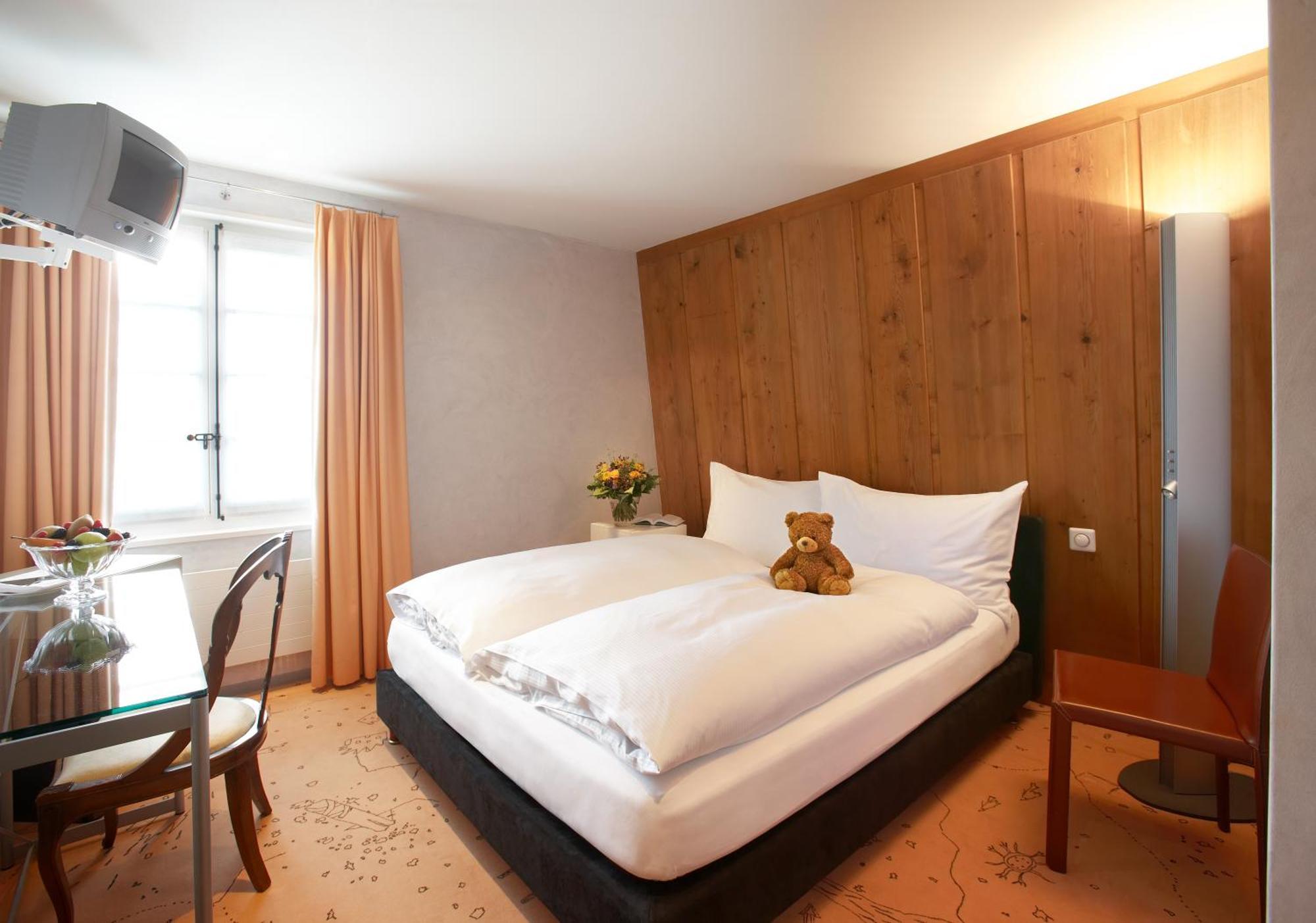 Romantik Hotel De L'Ours Sugiez エクステリア 写真