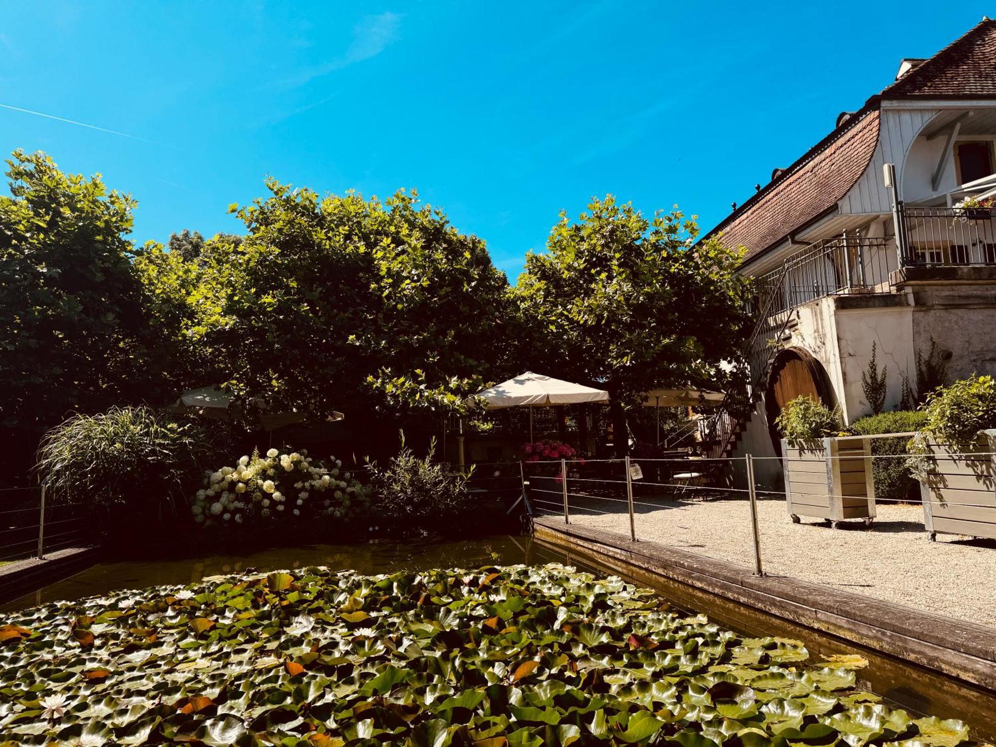Romantik Hotel De L'Ours Sugiez エクステリア 写真